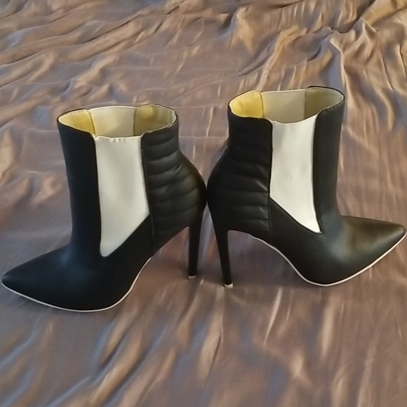 GX Gwen Steffani Booties, new in box - Picture 5 of 6